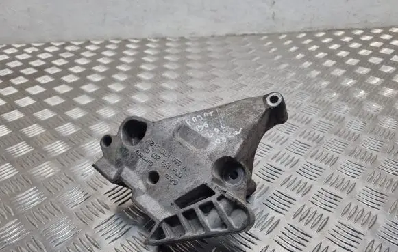 Volkswagen PASSAT B6 Engine mounting bracket 03G199207G