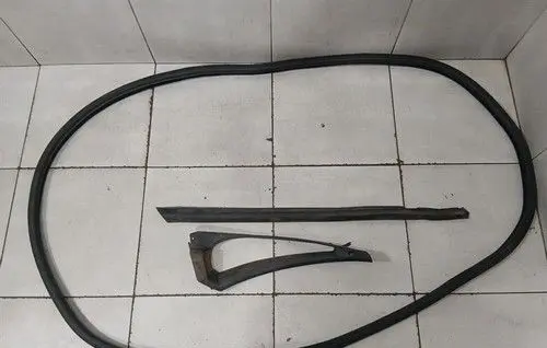McLaren 720S Rubber seal front coupe door window 14AA418CP