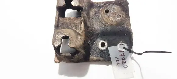Subaru Outback Engine mounting bracket 0bkr