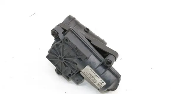 Mercedes-Benz GLA W156 Other engine bay part A1330901500 A1339061000