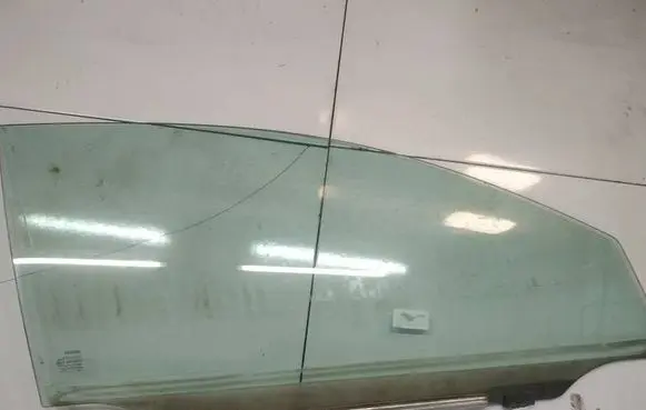 Toyota Avensis T250 Front door window glass four-door as2