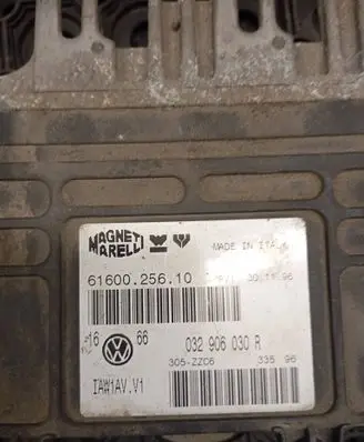 Volkswagen Golf III Engine control unit/module 6160025610 032906030R 305ZZC6