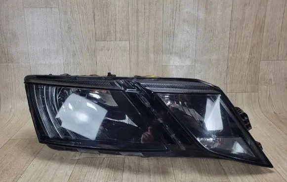 Skoda Octavia Mk3 (5E) Headlight/headlamp 5E1941016C