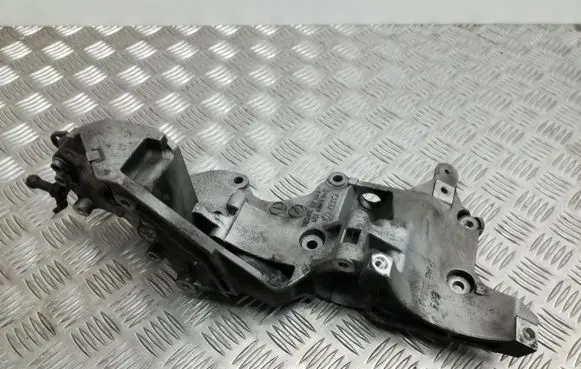 Volkswagen Golf VI Fuel pump bracket 03L903143D