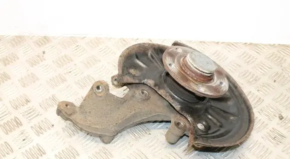 Volkswagen Golf VII Rear wheel hub