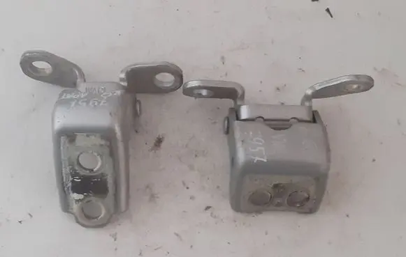 Honda Insight Rear door lower hinge