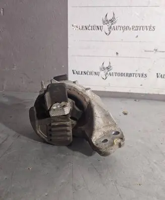 Engine mount bracket