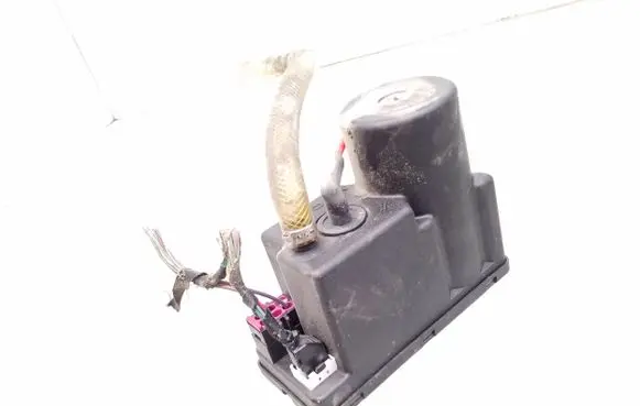 Audi A4 S4 B5 8D Central locking vacuum pump 4A0862257A