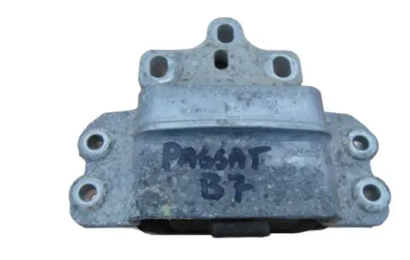 Volkswagen PASSAT B7 Engine mount bracket 3C0199555AE