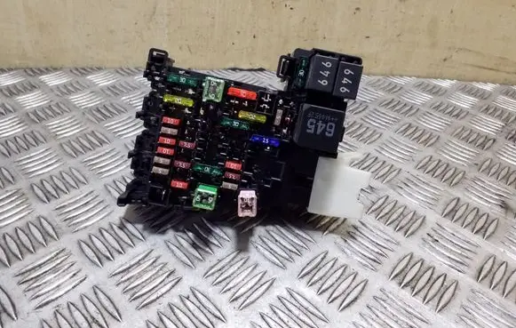 Volkswagen PASSAT B8 Fuse module 5Q0937615C