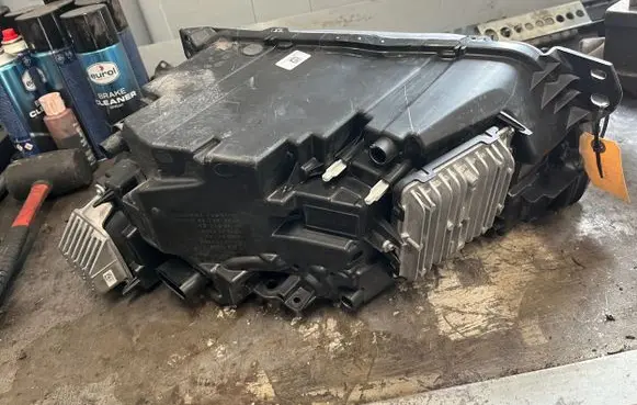 Volvo XC40 Headlight/headlamp 32342457