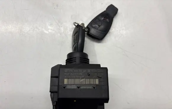 Mercedes-Benz C W203 Ignition lock 2095450908