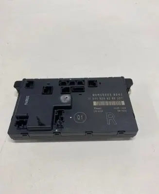 Mercedes-Benz E W211 Door control unit/module 2118208285 00401304
