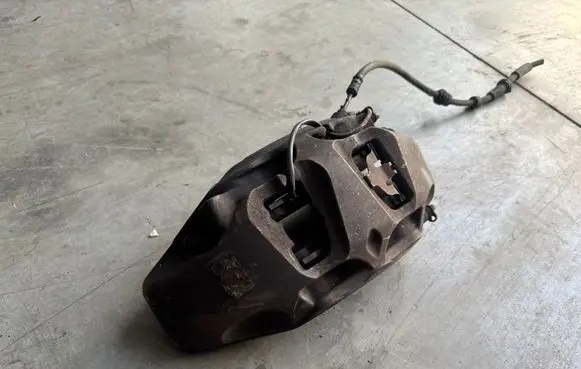 Audi Q7 4M Front brake caliper 4M0615106