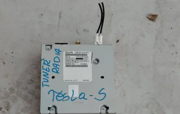 Tesla Model S Radio/CD/DVD/GPS head unit 1004787-02-D