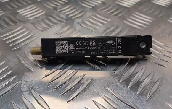 Skoda Octavia Mk4 Aerial antenna amplifier 5E7035577