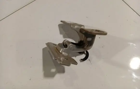 Peugeot 508 Tailgate/trunk/boot hinge 9687860380