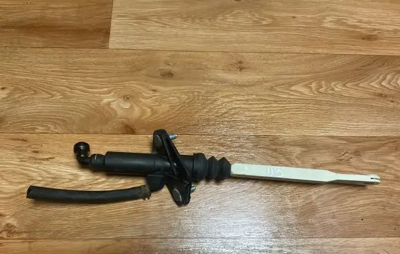 Volvo V70 Clutch master cylinder 30713421