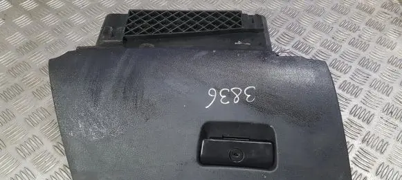 BMW 5 E39 Glove box