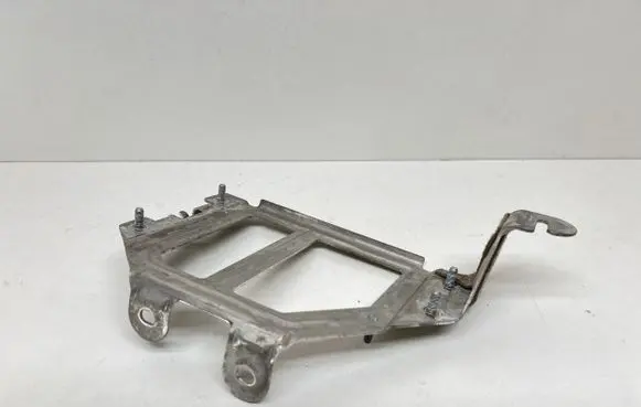 BMW 8 G15 Sound amplifier holder/bracket 6882241