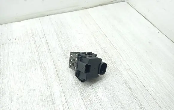 Peugeot 308 Coolant fan relay 9658508980