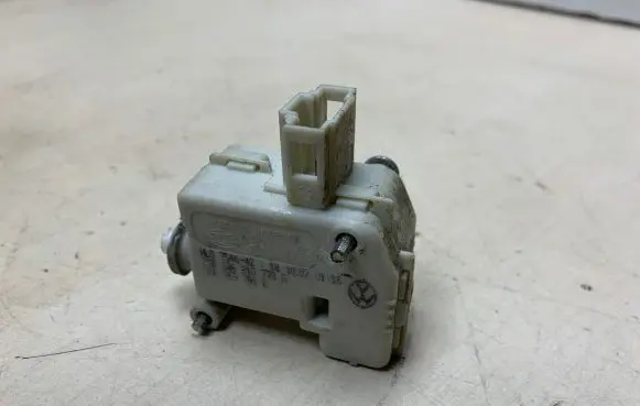 Volkswagen Polo Central locking motor 6Q6810773A 3D0959781E