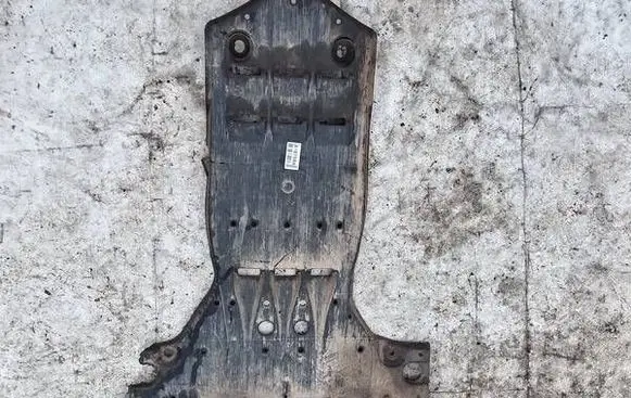 Engine splash shield/under tray