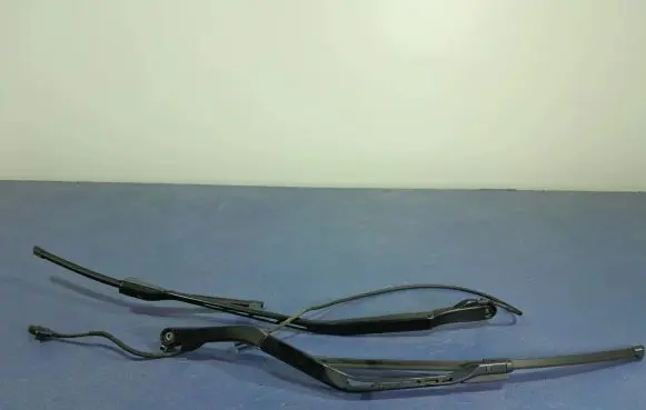 Volvo S90, V90 Front wiper blade arm 31440420