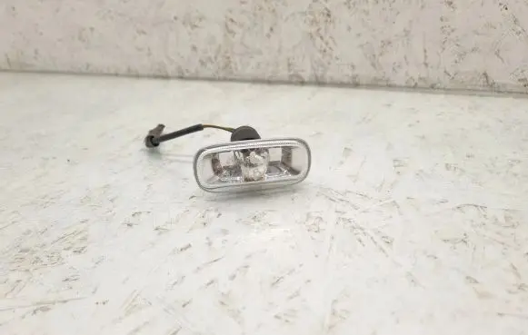 Audi A4 S4 B7 8E 8H Front fender indicator light 8E0949127