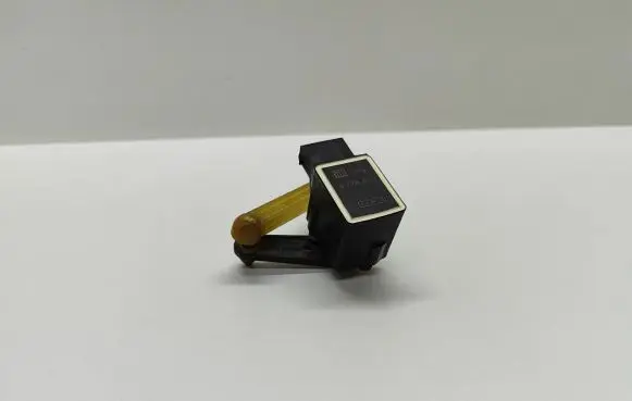 Headlight/headlamp level sensor