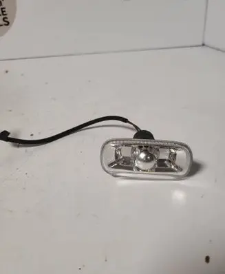 Audi A4 S4 B7 8E 8H Front fender indicator light E11220