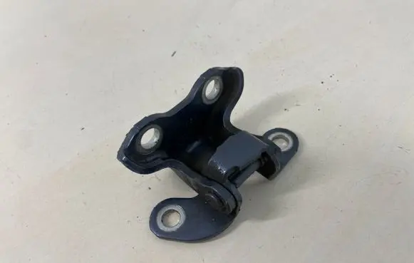 Toyota Avensis T270 Rear door upper hinge