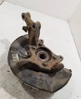 Toyota Avensis T270 Front wheel hub spindle knuckle f38l7
