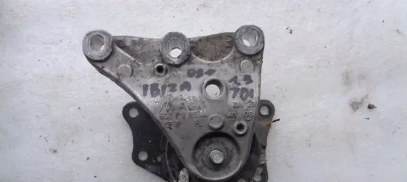 Seat Ibiza IV (6J,6P) Engine mounting bracket 6Q0199185AA