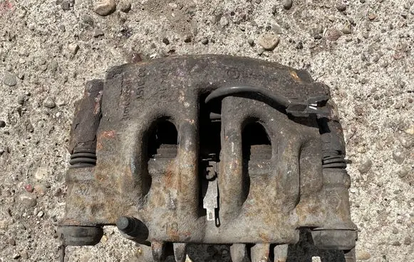 Renault Master III Front brake caliper