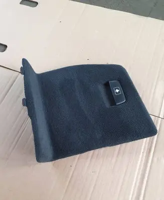Trunk/boot lower side trim panel