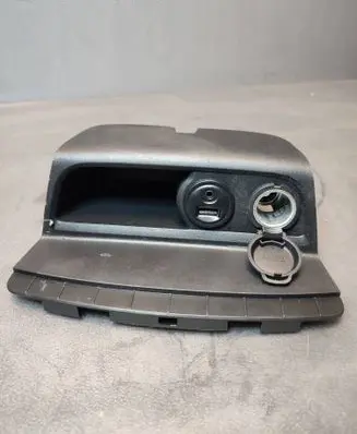 Peugeot 2008 I USB socket connector 9674655277