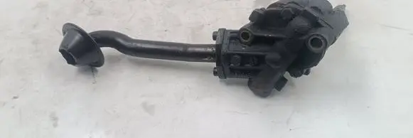 Audi A4 S4 B5 8D Oil pump 058115153