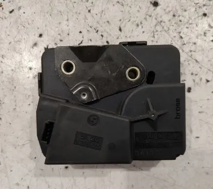 BMW 5 E60 E61 Tailgate window lock/catch/latch F00P0K0177