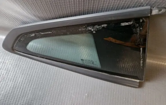 Chevrolet Camaro Rear side window 84145006