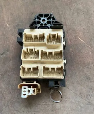 Toyota Avensis Verso Fuse module