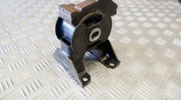 Engine mount bracket