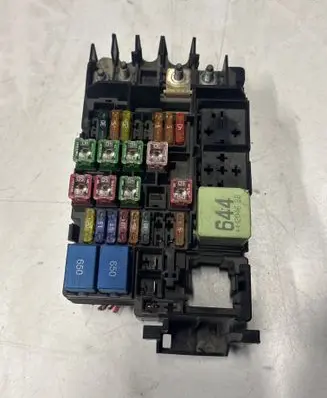 Volkswagen PASSAT B7 Fuse module 