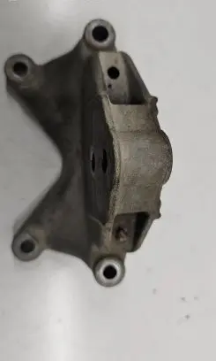Gearbox mounting bracket