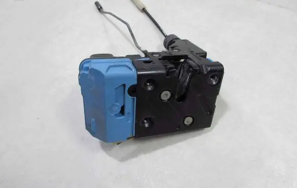 Volvo XC90 Front door lock 8650544 48625