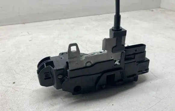 Volvo XC90 Front door lock 31349895 C26937104