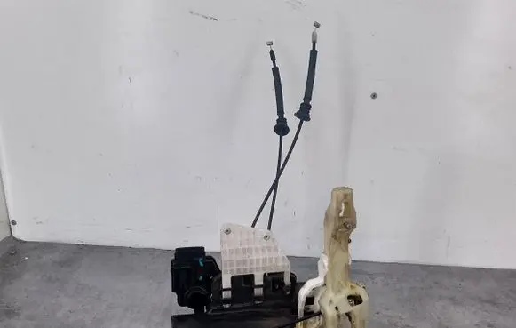KIA Carens II Front door lock