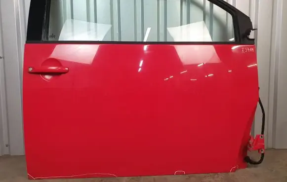 Volkswagen New Beetle Front door