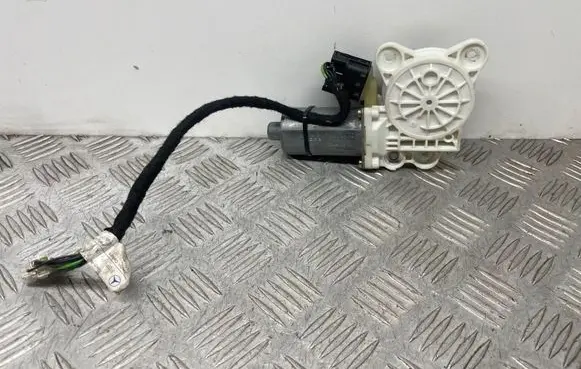 Mercedes-Benz E W211 Front door window regulator motor A2118202942 0130821970