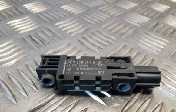 Audi A4 S4 B7 8E 8H Airbag deployment crash/impact sensor 8E0959651A